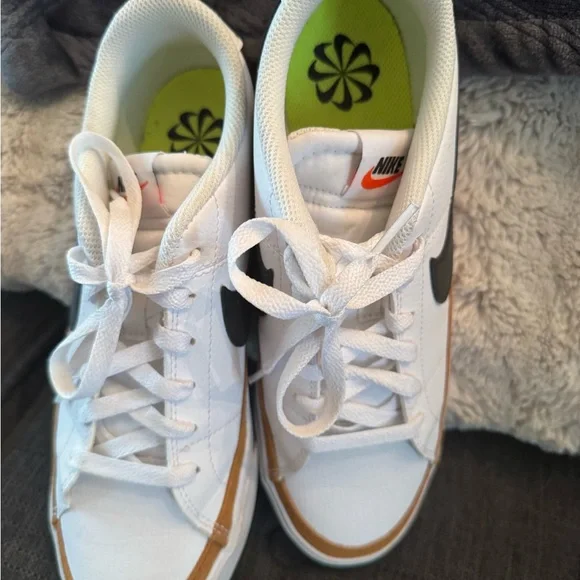 Nike Women's White and Black Sneakers with Tan Accents - Picture 3 of 4